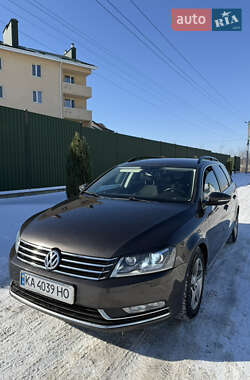 Універсал Volkswagen Passat 2012 в Києві