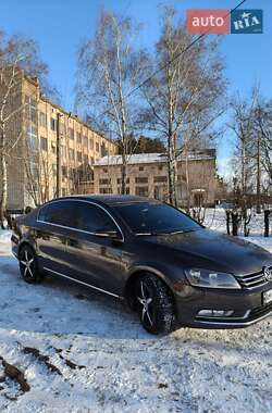 Седан Volkswagen Passat 2012 в Житомире