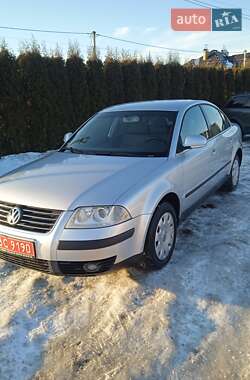 Седан Volkswagen Passat 2004 в Луцке