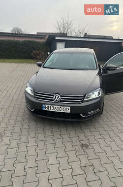 Седан Volkswagen Passat 2013 в Одесі