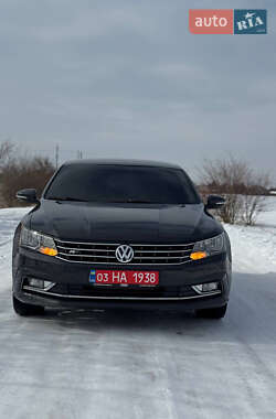 Седан Volkswagen Passat 2017 в Нововолынске