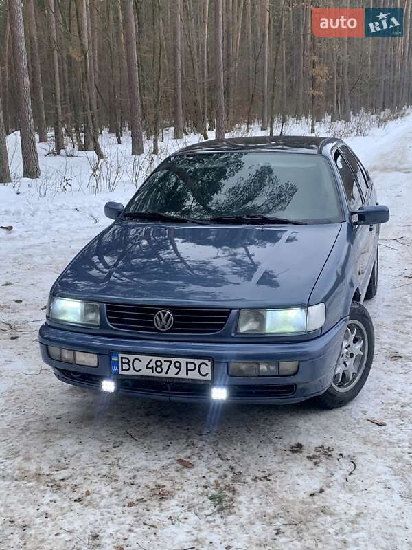 Седан Volkswagen Passat 1996 в Кременце