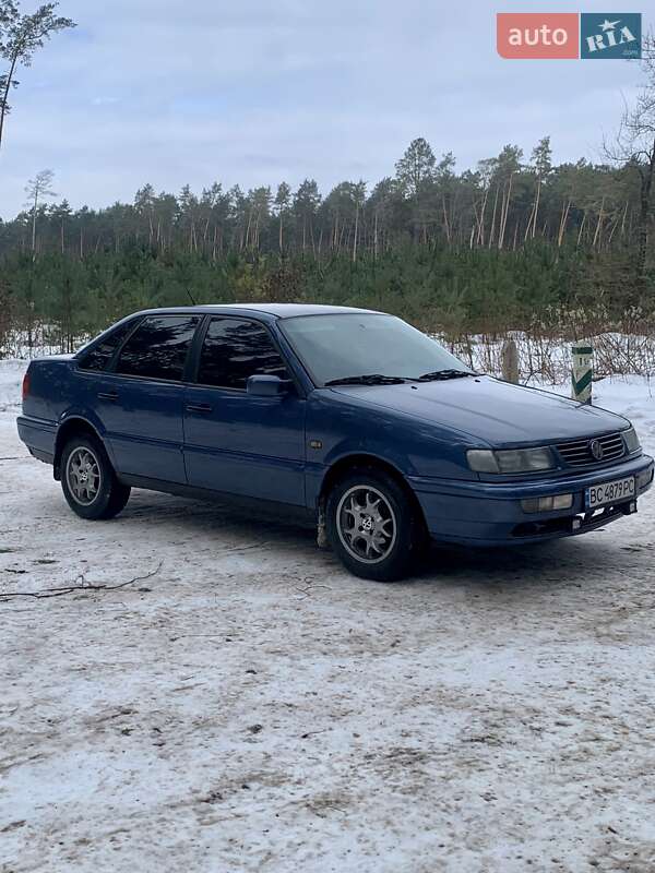 Седан Volkswagen Passat 1996 в Кременце