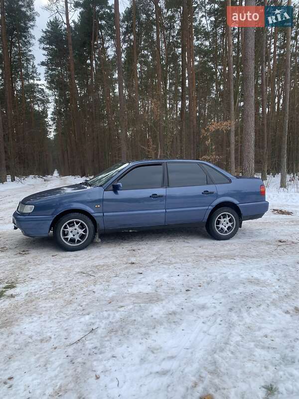 Седан Volkswagen Passat 1996 в Кременце