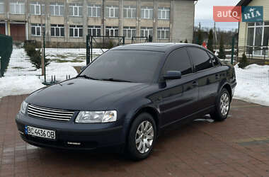 Седан Volkswagen Passat 1997 в Стрые