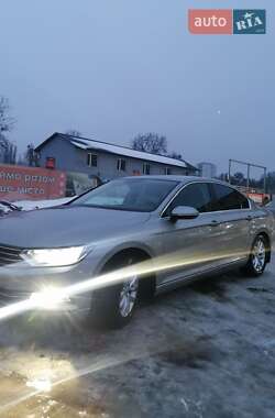 Седан Volkswagen Passat 2016 в Києві