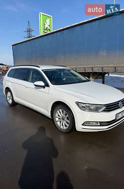 Універсал Volkswagen Passat 2015 в Золочеві
