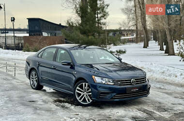 Седан Volkswagen Passat 2018 в Киеве