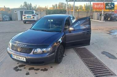 Седан Volkswagen Passat 1999 в Белозерке