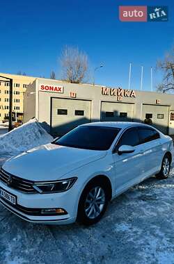 Седан Volkswagen Passat 2015 в Києві
