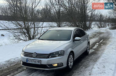 Седан Volkswagen Passat 2012 в Ромнах
