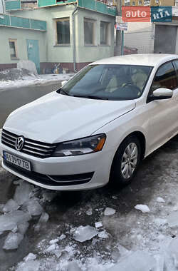 Седан Volkswagen Passat 2013 в Киеве