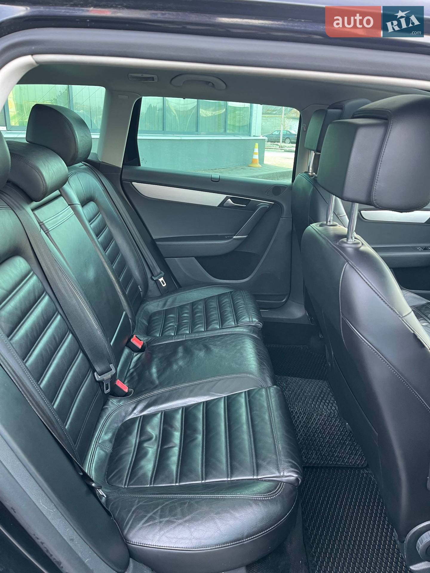Volkswagen Passat 2011 VIN WVWZZZ3CZCE020431 фото оголошення 7 з 12