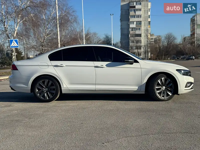 Volkswagen Passat 2020 VIN WVWZZZ3CZME029131 фото оголошення 3 з 59