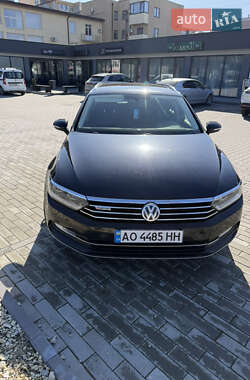 Універсал Volkswagen Passat 2015 в Ужгороді