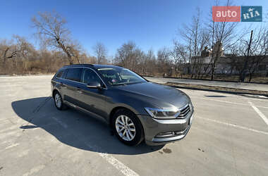 Універсал Volkswagen Passat 2015 в Дрогобичі