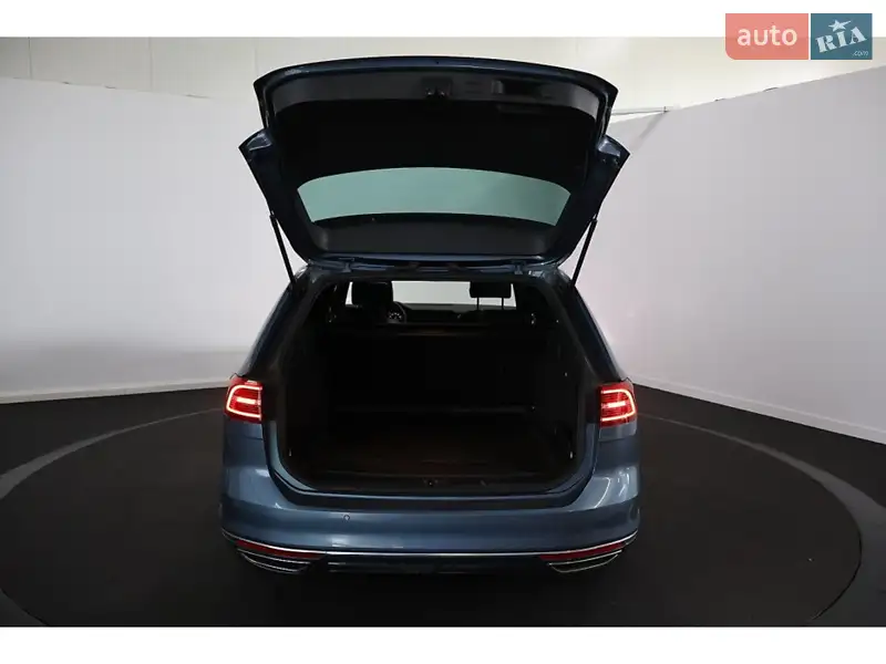 Volkswagen Passat 2017 VIN WVWZZZ3CZJE071620 фото оголошення 18 з 57