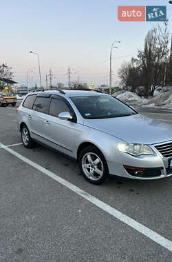 Универсал Volkswagen Passat 2005 в Киеве