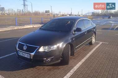 Седан Volkswagen Passat 2005 в Нововолынске