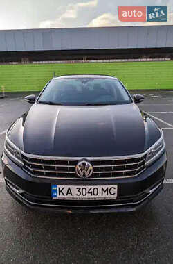 Седан Volkswagen Passat 2017 в Киеве