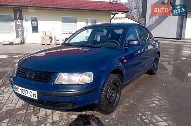 Седан Volkswagen Passat 1997 в Бродах