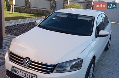 Седан Volkswagen Passat 2013 в Тячеве