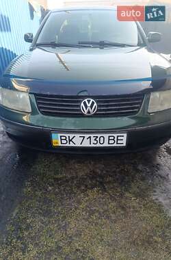 Седан Volkswagen Passat 1997 в Ровно