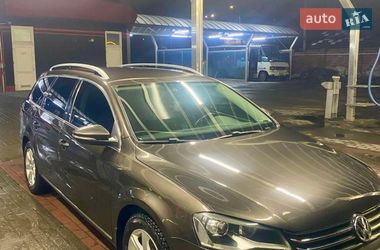 Универсал Volkswagen Passat 2011 в Ровно