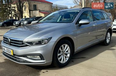 Универсал Volkswagen Passat 2020 в Киеве