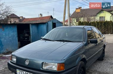 Седан Volkswagen Passat 1990 в Львове