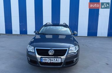 Універсал Volkswagen Passat 2010 в Одесі