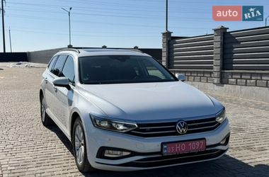 Універсал Volkswagen Passat 2022 в Вараші
