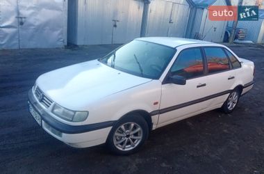 Седан Volkswagen Passat 1994 в Буске