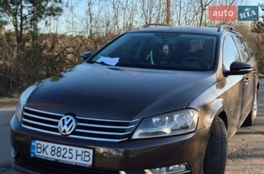 Універсал Volkswagen Passat 2012 в Сарнах