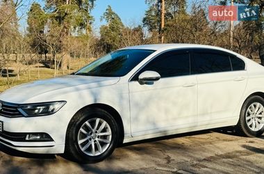 Седан Volkswagen Passat 2015 в Києві