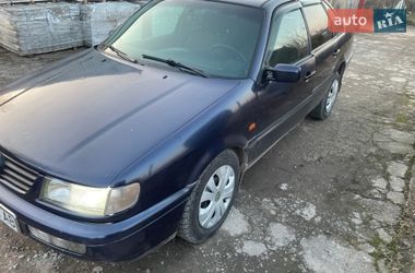 Седан Volkswagen Passat 1994 в Городке