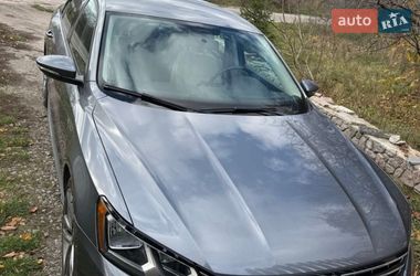 Седан Volkswagen Passat 2018 в Киеве