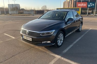 Седан Volkswagen Passat 2018 в Киеве