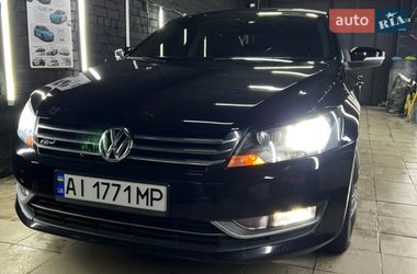 Седан Volkswagen Passat 2012 в Києві