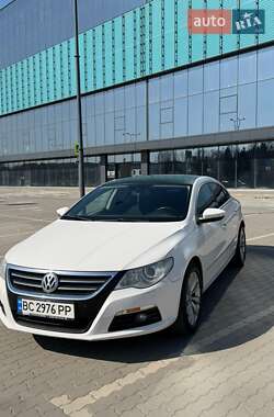 Седан Volkswagen Passat 2010 в Львове