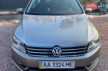 Седан Volkswagen Passat 2012 в Києві