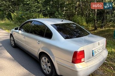 Седан Volkswagen Passat 1999 в Олевську