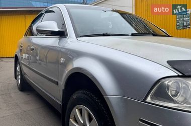 Седан Volkswagen Passat 2002 в Києві