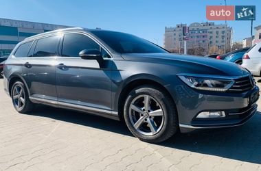 Универсал Volkswagen Passat 2016 в Киеве