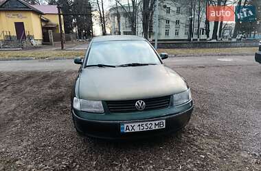 Седан Volkswagen Passat 1999 в Гребенке