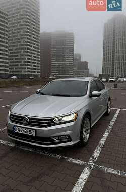Седан Volkswagen Passat 2017 в Киеве