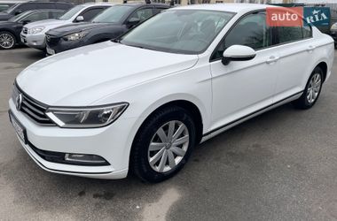 Седан Volkswagen Passat 2016 в Киеве