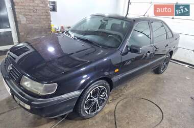Седан Volkswagen Passat 1995 в Синельниково