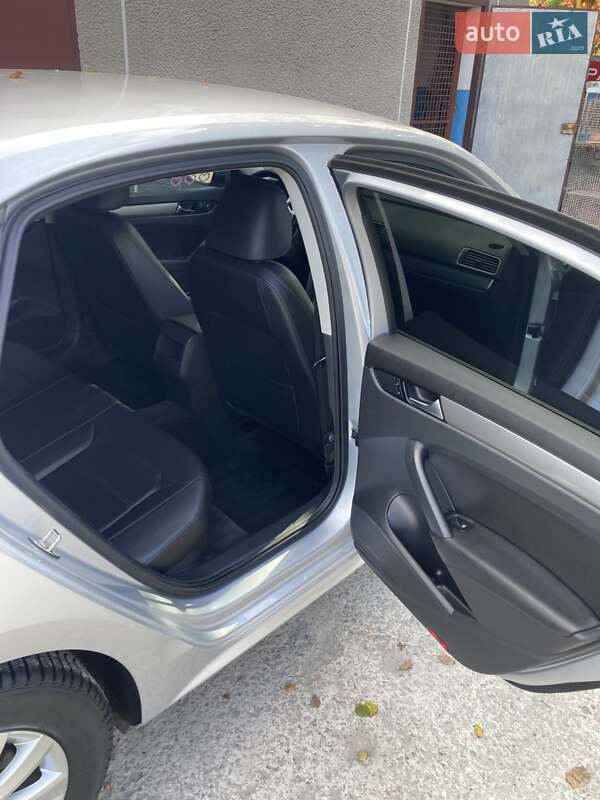 Седан Volkswagen Passat 2014 в Днепре