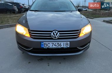 Седан Volkswagen Passat 2013 в Кам'янці-Бузькій